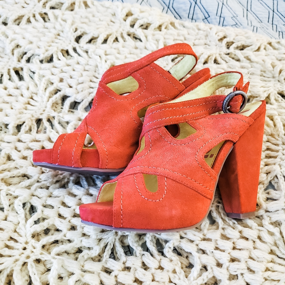 EUC Kensie Natalie Bright Suede Block Heel Sandals